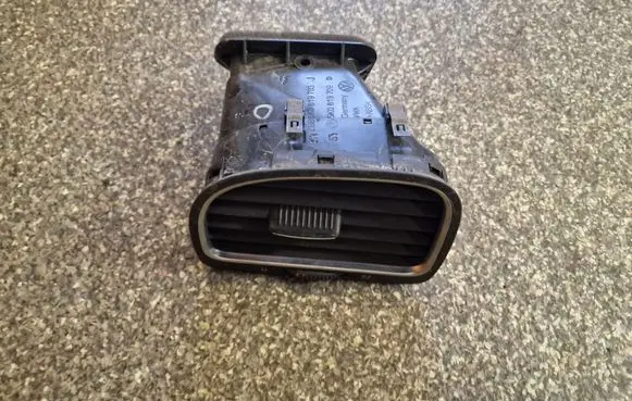Volkswagen Golf VI Dashboard side air vent grill/cover trim