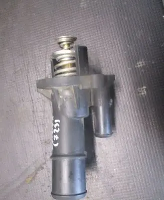 Volvo S40 Thermostat housing 4M56EC