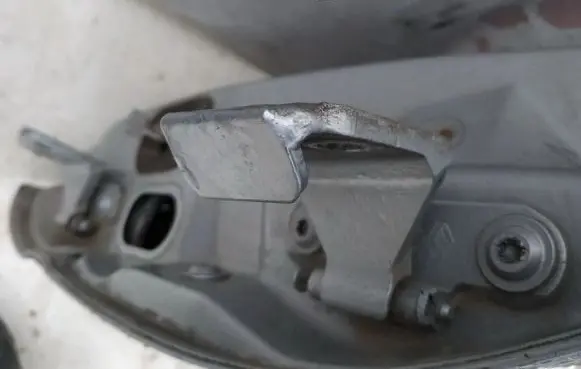 Renault Laguna I Rear door lower hinge