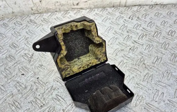 Mercedes-Benz C W204 Fuse box set A1695450046