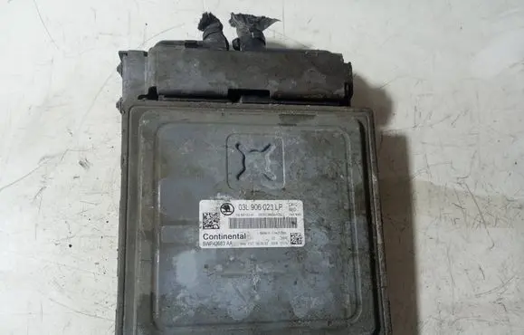Skoda Octavia Mk2 (1Z) Engine control unit/module 03L906023LP 5WP42683AA 03L906023JH