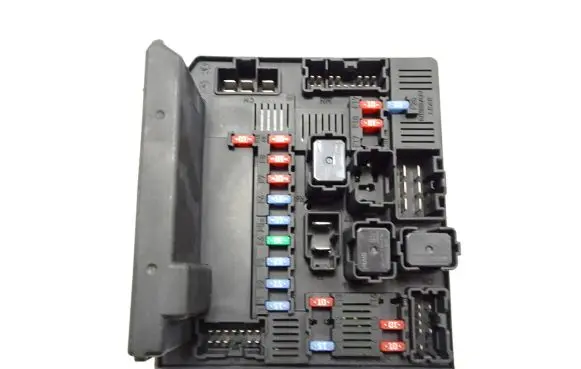 Nissan Qashqai Fuse module 284B7BB00C