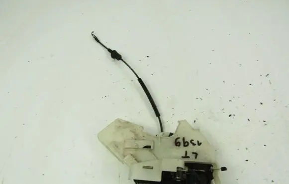 Volkswagen Golf IV Rear door lock 