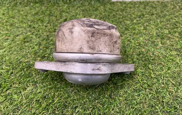 Engine mount bracket