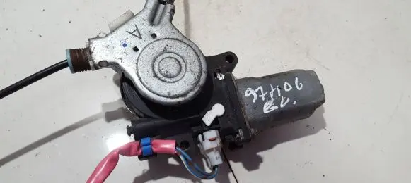 Honda CR-V Front door window regulator motor