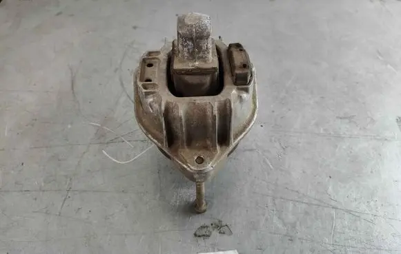 BMW 5 F10 F11 Engine mount bracket 22116777371 6777371