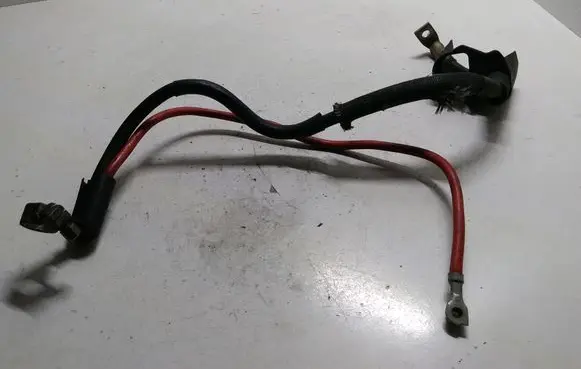 Volkswagen Golf VI Positive cable (battery)