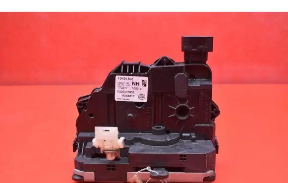 Opel Corsa E Front door lock 13431841NH