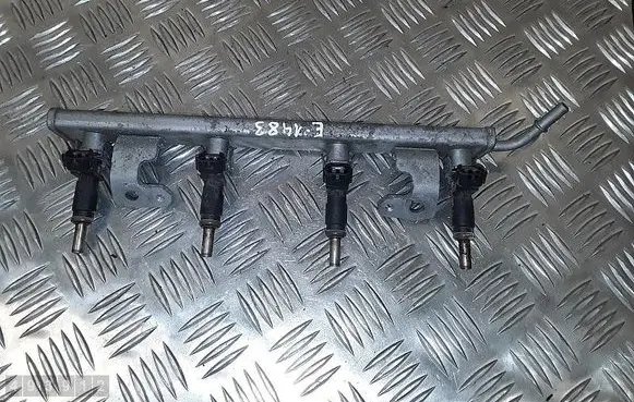 Dacia Duster Fuel injector 166008992r h8201488661