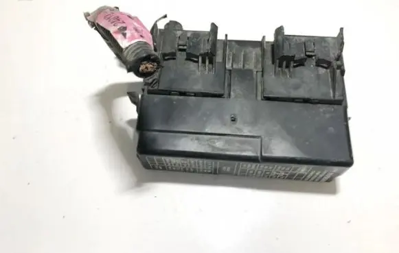 Nissan Altima Fuse box set 0z015 fl100a