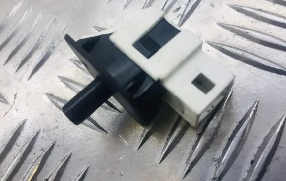 Mercedes-Benz E W211 Front door sensor 2028209410