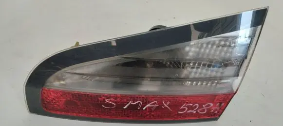 Tailgate rear/tail lights