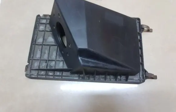 Nissan X-Trail T30 Air filter box cover 