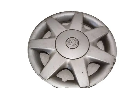 Mazda 626 R14 wheel hub/cap/trim BX9937170