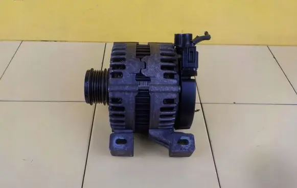 Ford Kuga I Generator/alternator 0121615014 HYDB