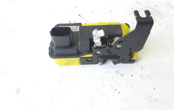 Volvo XC70 Front door lock 30699747