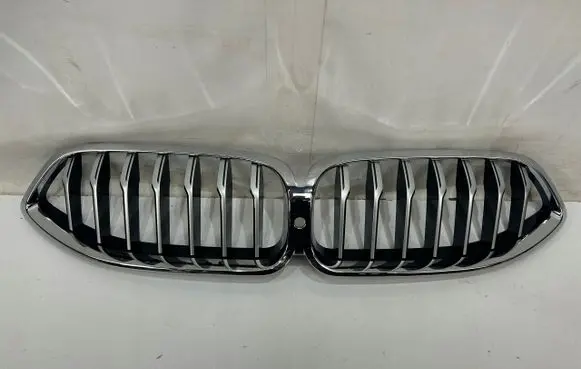 BMW 8 G14 Front bumper upper radiator grill 8092674