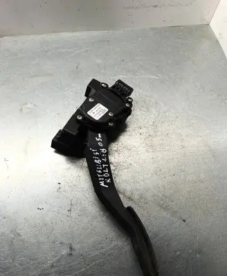Mitsubishi Colt Accelerator throttle pedal MN125792