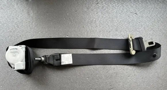 Rear seatbelt