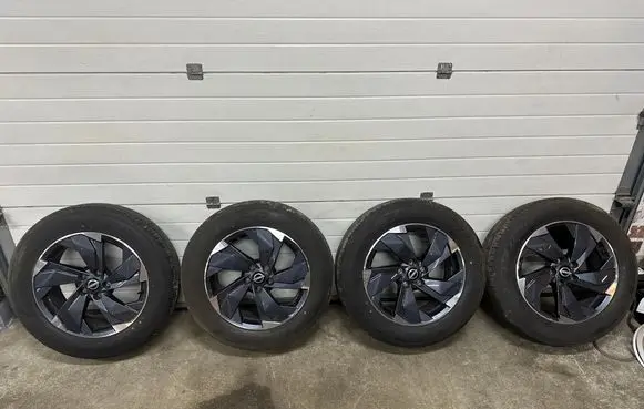 Nissan X-Trail T33 R18 alloy rim 