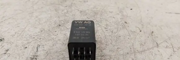 Volkswagen PASSAT B6 Glow plug pre-heat relay 038907281B 1075434 0522120503