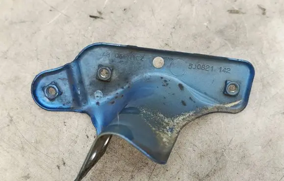 Skoda Roomster (5J) Fender mounting bracket 5J0821142