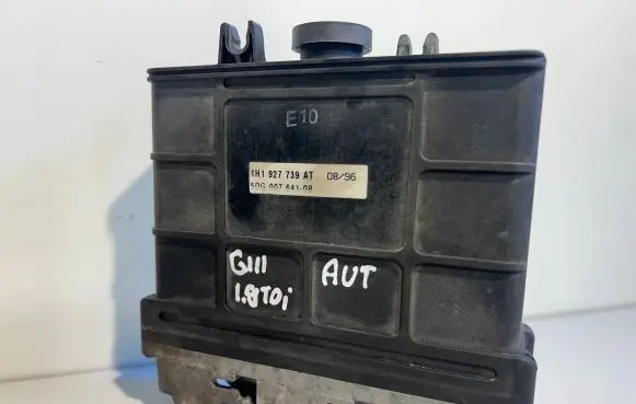 Volkswagen Golf III Gearbox control unit/module 01M927733G 5DG00765108