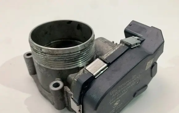 BMW 5 F10 F11 Electric throttle body valve 7555944