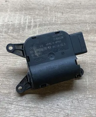 Volkswagen Caddy Air flap motor/actuator 1K19007511C 0132801340