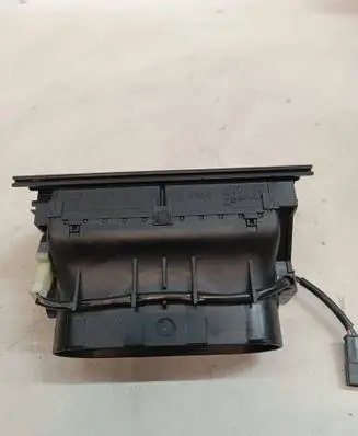 BMW 5 E39 Dash center air vent grill 8376150
