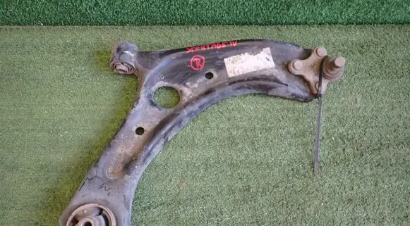 KIA Sportage Front lower control arm/wishbone 
