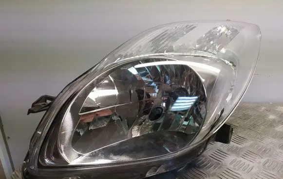 Toyota Yaris Headlight/headlamp
