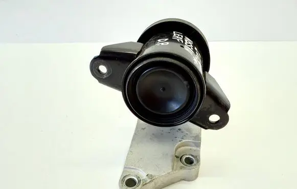 Engine mount bracket