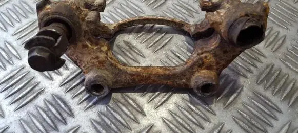 Opel Zafira A Rear brake caliper