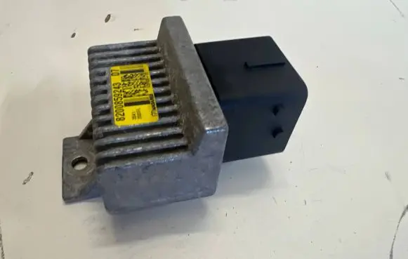 Renault Megane III Glow plug pre-heat relay 8200859243
