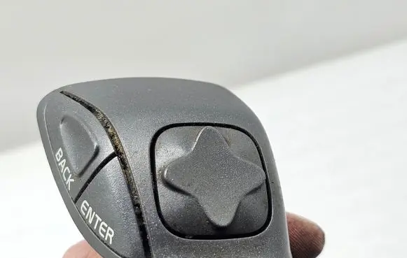Volvo V70 Steering wheel buttons/switches 8651215 01W36
