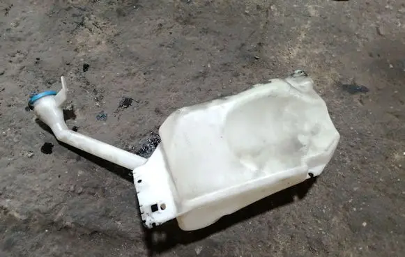 Nissan Qashqai Windshield washer fluid reservoir/tank 28910JD000