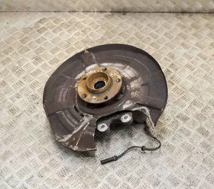 Rear wheel hub