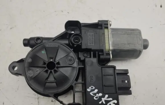 Volkswagen Golf VIII Rear door window regulator motor 5Q0959408G
