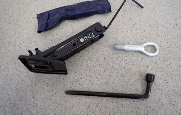 Suzuki Swift Cultus Spare wheel mounting bracket 