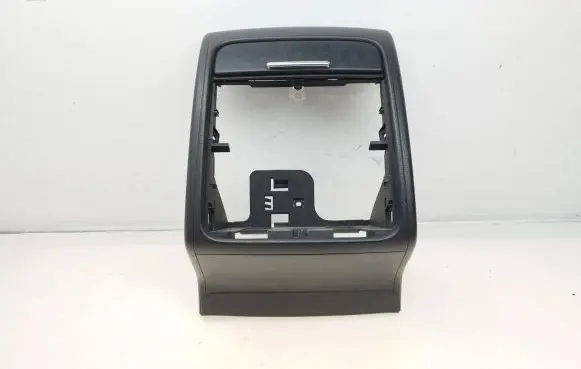 Volkswagen Touareg II Other center console (tunnel) element 7P6864299 07072009