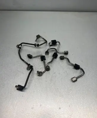Fuel injector supply line/pipe