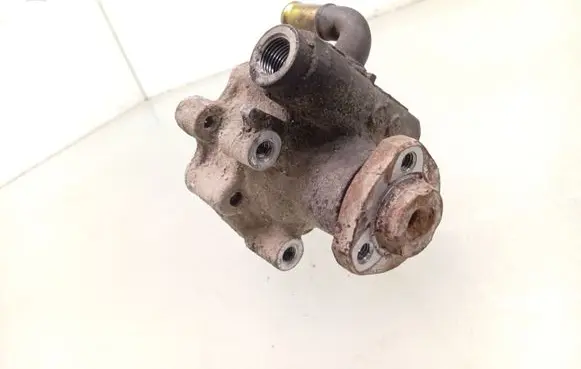 Volkswagen Golf IV Power steering pump 1J0422154A