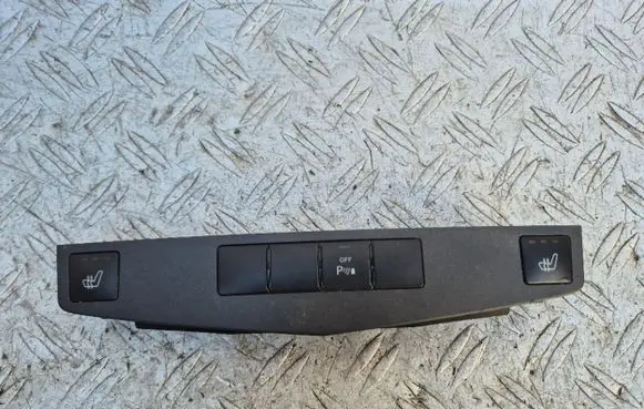 Mercedes-Benz C W204 Seat heating switch A2049051100