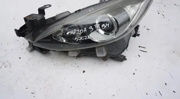 Mazda 3 III Headlight/headlamp