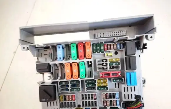 BMW 1 E81 E87 Fuse box set 690660703 6906607-03