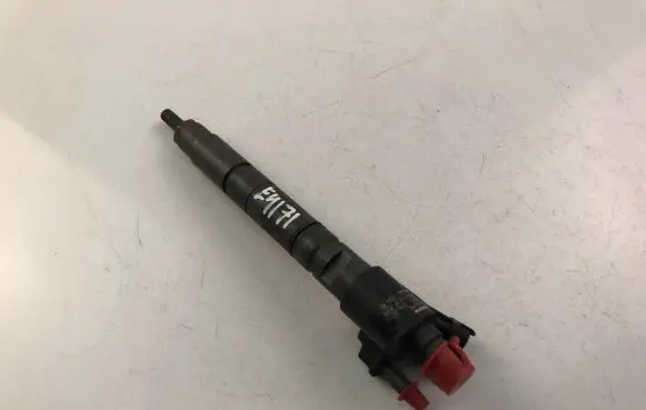 Volvo XC70 Fuel injector 31272690