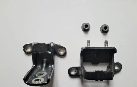 Nissan Leaf II (ZE1) Rear door hinge set 824013NA1A 824213NA0A 824013NA0A