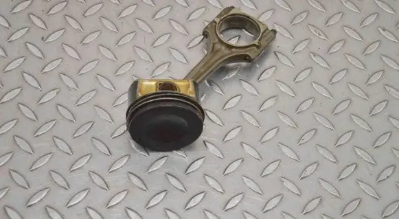 Volkswagen Golf V Piston 205048 110806