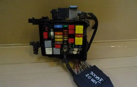 Peugeot 3008 II Fuse module